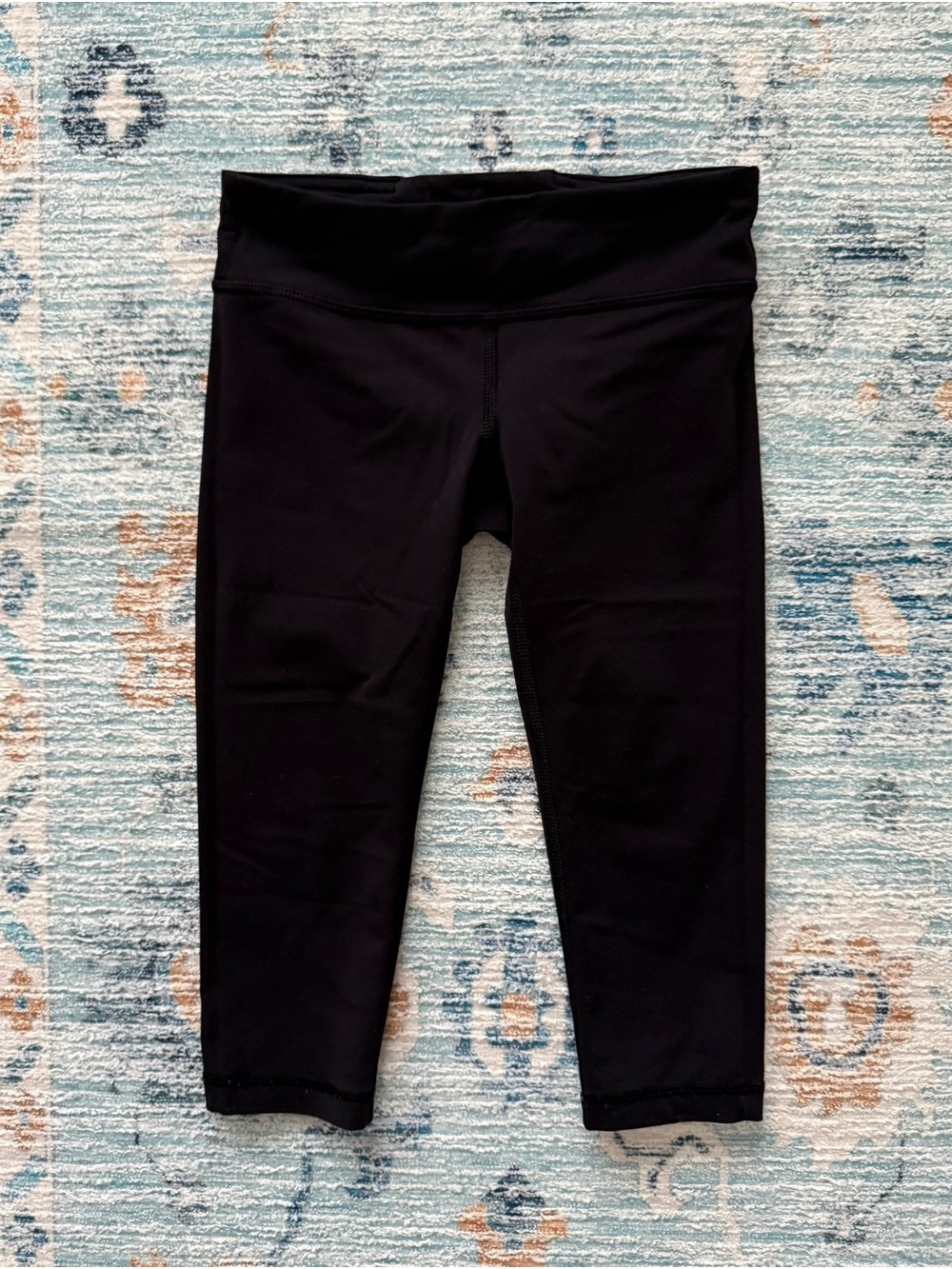 Ivivva Girl’s Cropped Black Active Capri Leggings Size 6yrs Like New
